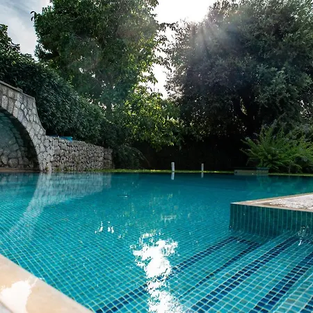 Capri Vittoria By Capri *